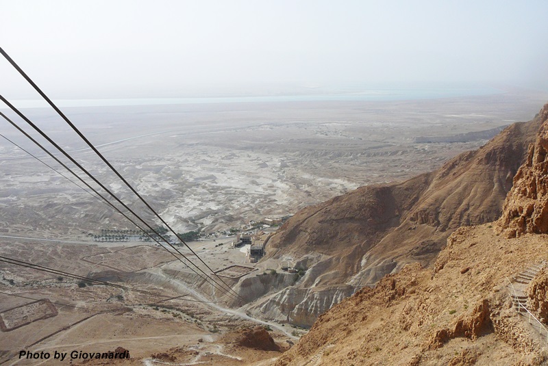 Salendo a Masada con la funivia