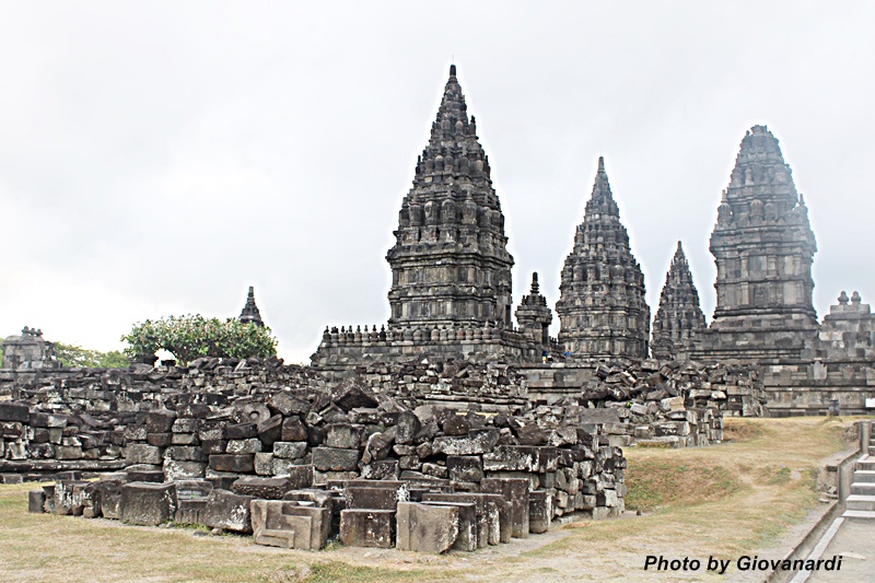 il Prambanan Temple, Patrimonio dell’Unesco, è un complesso di templi induisti che si estende per chilometri